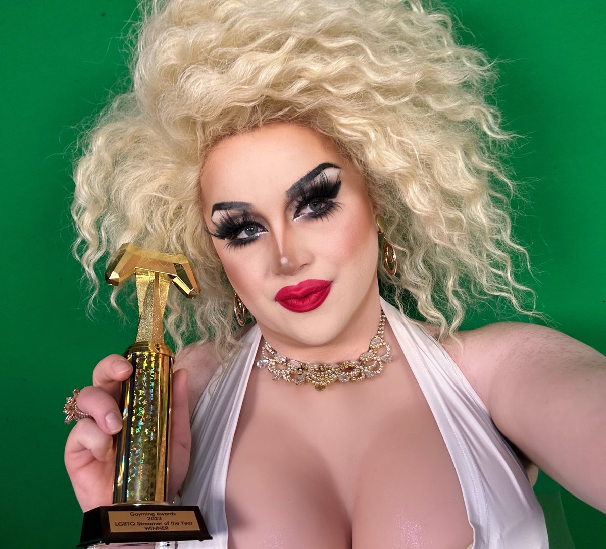 dragtrashly's tweet photo. I’m a winner baby! https://t.co/hzTcTVxcY4