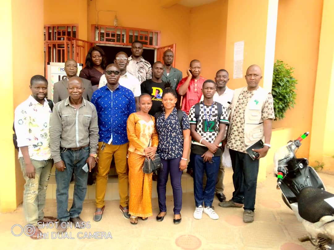 CenafodGuinee's tweet photo. Réunion de prise de contact avec les CAP de #NZérékoré et #Yomou.
Appui du coordinateur du projet M. @Soumahmalick60. Bon séjour
#REWARDII #USAID #CREATIVE #CENAFOD https://t.co/ViB4fHemwl