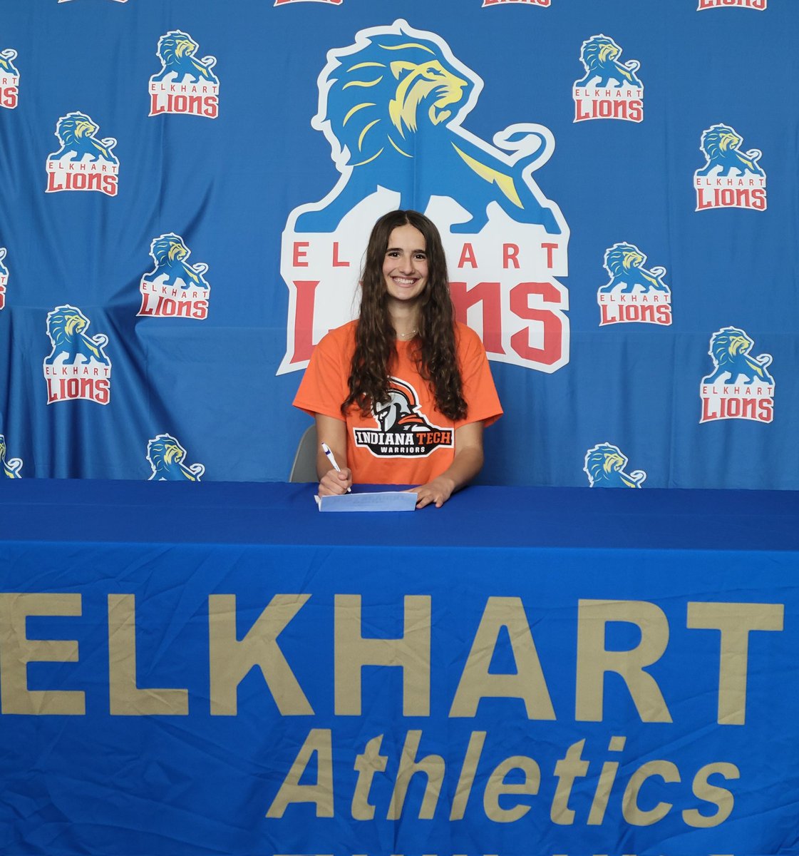 ElkhartHSSports's tweet photo. Surrounded by her family and friends, Hannah Teich has committed to attend and play Volleyball at Indiana Tech! https://t.co/80iiDX3IdI