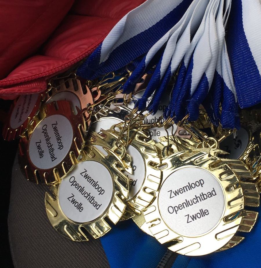 De zwemloop op 13 mei in het Zwolse Openluchtbad wordt mede mogelijk gemaakt door een aantal trouwe sponsoren. Zo zorgt bijv. <a href="/bureauCK/">bureau CK</a> er o.a. voor dat het inschrijfgeld voor de jeugd laag kan blijven.
Meer info over Bureau CK ontwerp+bouwkunde vind je op bureauck.nl