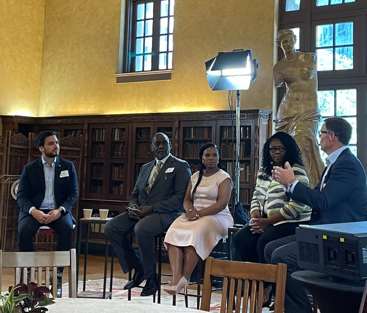 CocaColaSWB's tweet photo. CCSWB had a fantastic time at this year's #EarthDayHTX Festival! Our Director of Sustainability Abraham Tueme moderated the Innovative Opportunities Panel &amp; many folks visited our station to learn about our #sustainability practices. @houmayor https://t.co/2eWsfgsD4Q