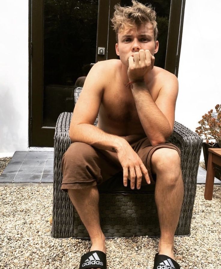 5sosbeingsexy's tweet photo. https://t.co/vuA8xsELo2