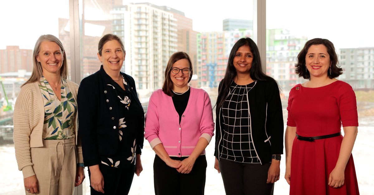 🔗
We are pleased to welcome the five Chairs for Women for Science and Engineering at our headquarters today and connect about their great initiatives.

Thanks to #NSERC_CWSE for your tireless efforts to include everyone in the research ecosystem.