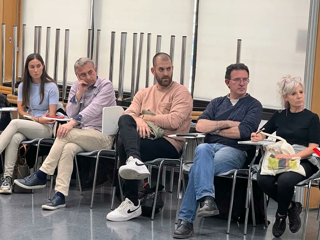 🗣️ Aquesta tarda reunió amb les persones que formen la candidatura de <a href="/TotperTerrassa/">Tot per Terrassa</a> pel 28M.

📝 Hem planificat cap a on volem anar,com ho volem fer i quines coses volem que ens identifiquin. 

😍 Estic orgullós de l'equip que tenim, preparat per governar la ciutat.

💪🏼 Som-hi!