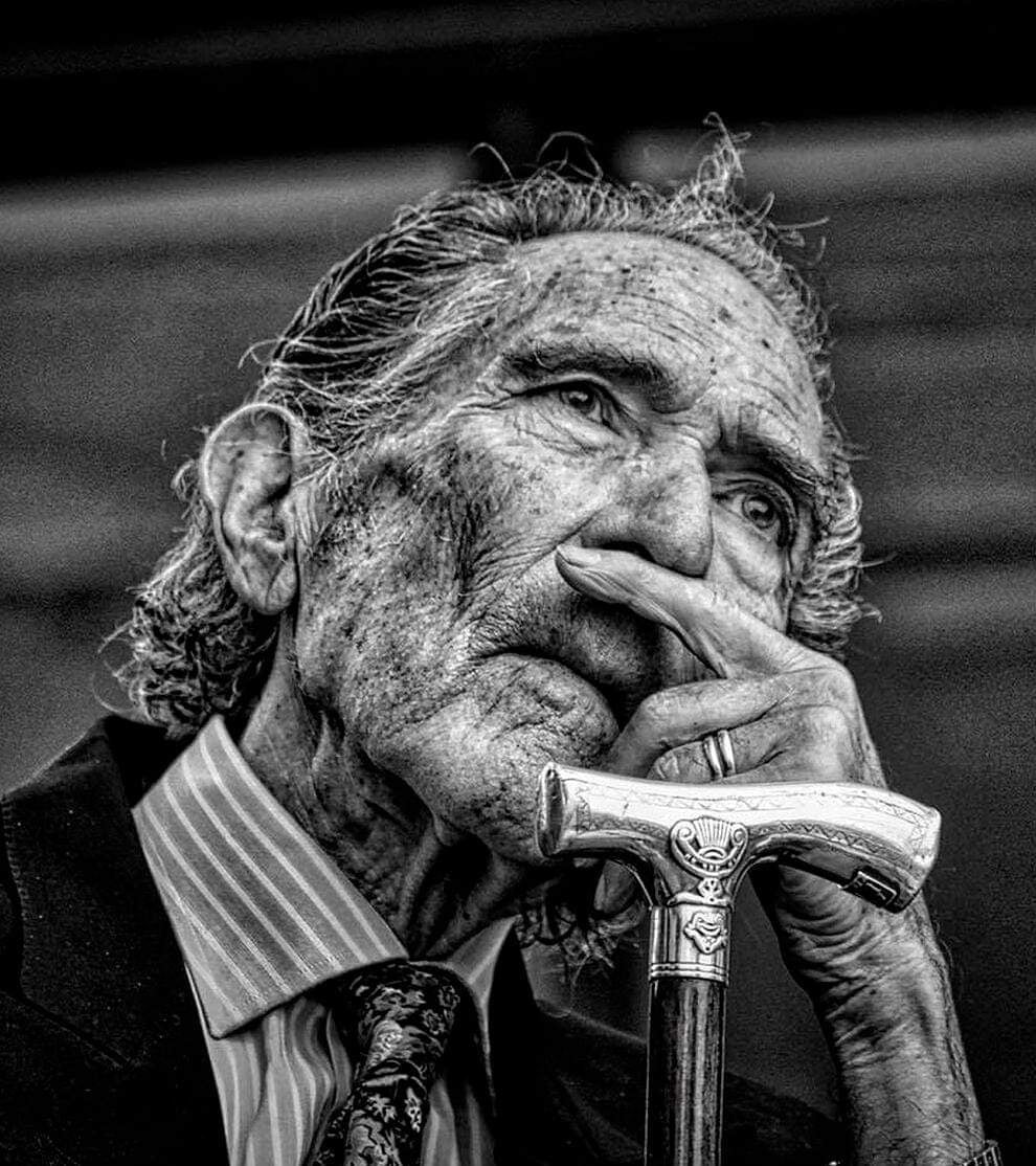 literlandweb1's tweet image. - Jesús Quintero: "Señor Gala, ¿qué es lo más inteligente que se puede hacer en esta vida?"
- Antonio Gala: "En principio yo le diría: irse a una playa. Pero en el fondo, de verdad, tengo que decirle que salir de esta especie de laberinto en que nos han metido, una vida que no es…