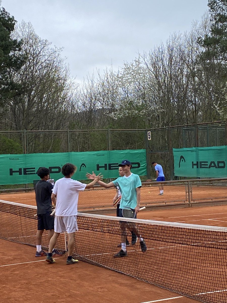 tkms_1124's tweet photo. ITF J200 Piestany 初ヨーロッパITF
結果はシングルス本戦1R、ダブルス2Rでした。
テニスは良くなってきてるのですが、試合勘が中々戻らず、試合で練習通りのプレーが出来ず敗戦してしまいました。ダブルスでは怜矢と組んで優勝をて狙っていましたが2Rで優勝ペアに5-7 6-2 7-10で負けてしまいました。 https://t.co/UTec2DDbBX