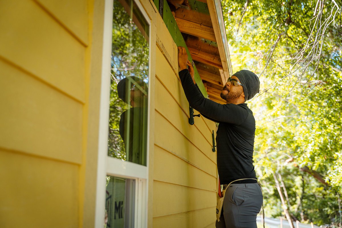 .@scottcormia  and the St. James Knights of Columbus helped build more than a house last week. Together they helped build a foundation for a family to succeed and thrive. Thanks for all your hard work. It’ll be appreciated for years to come!