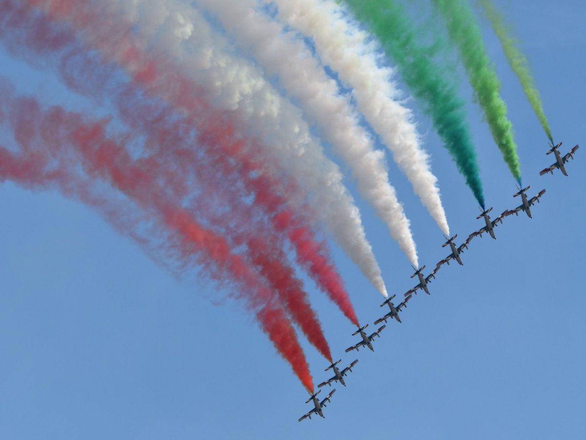 stuartmfoster's tweet photo. Frecce tricolori aerbatics team riat july 2022. #freccetricolori #italianairforce #riat #airtattoo #raffairford #aerobatics #avgeeks #aviationlovers #aviationphotography https://t.co/JgS6gUvIyY