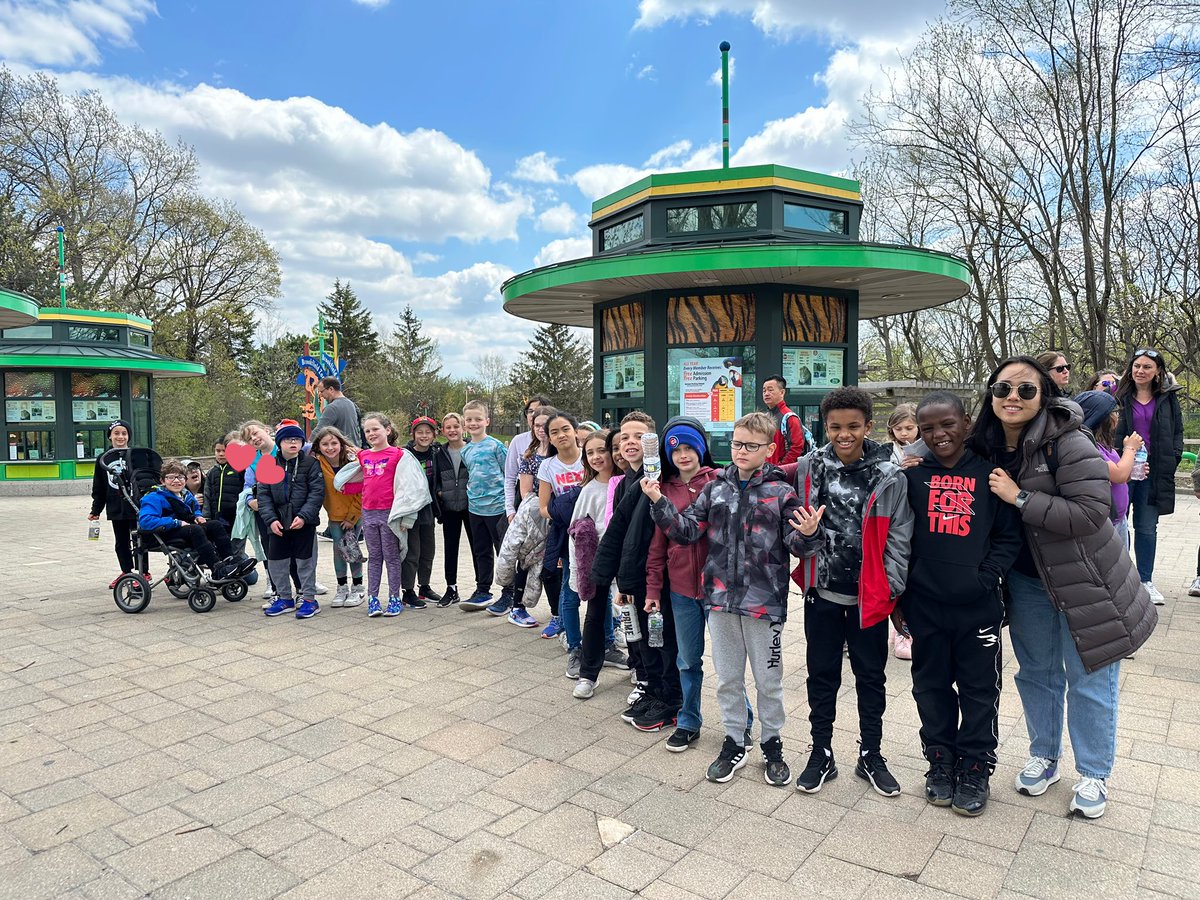 MissHKwon's tweet photo. It was a perfect day at the zoo🦥☀️ https://t.co/y7F5bmuxzP