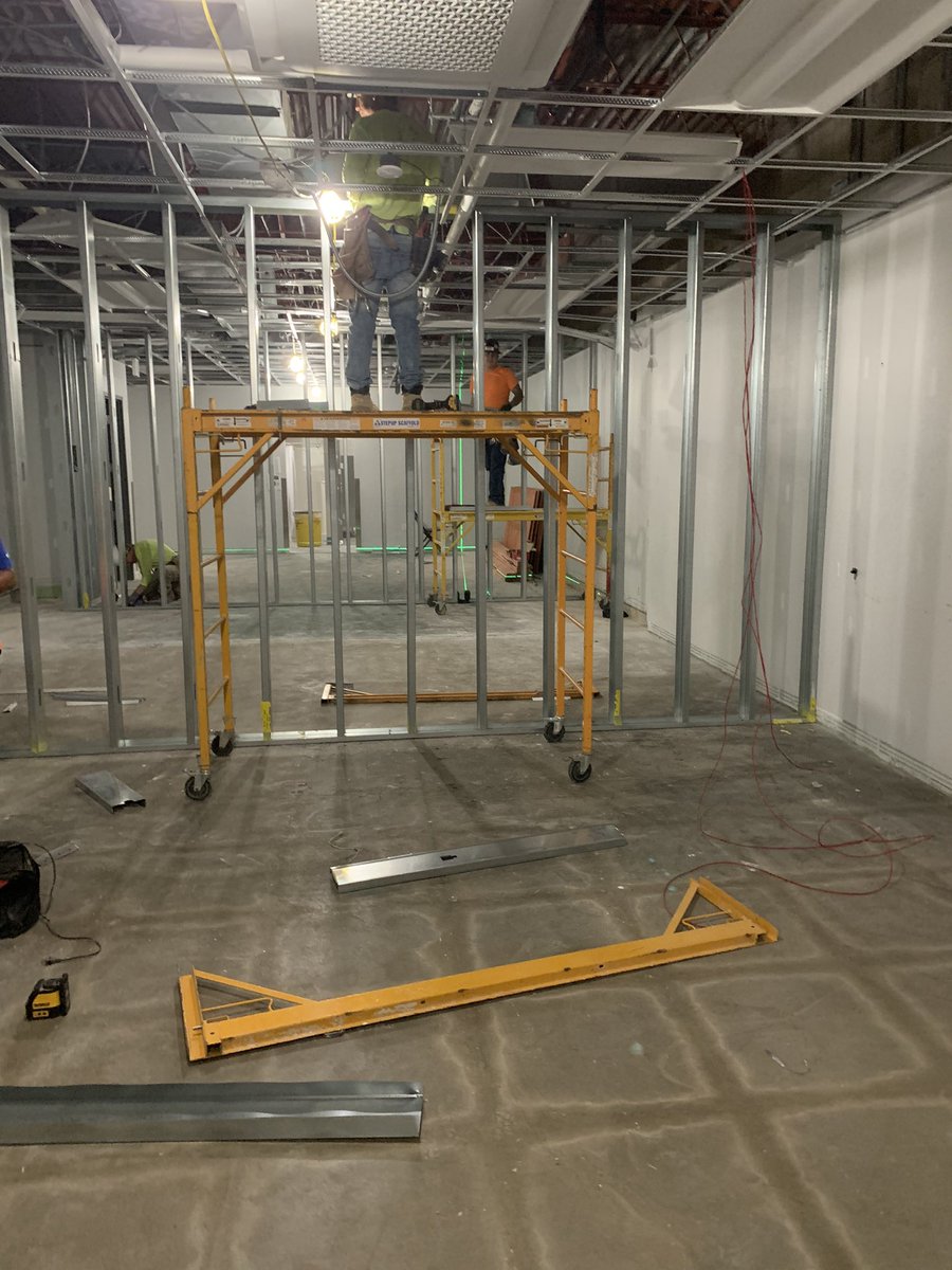 uwfgameops's tweet photo. Field House renovation project is going well and is on time. Thank you to our staff for your patience. https://t.co/AJLwDcqYvA