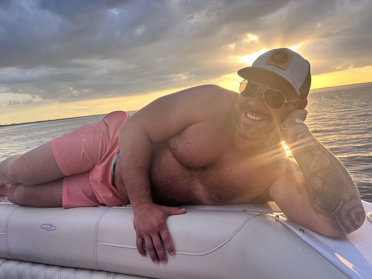 thickdaddy_007's tweet photo. Hard life I live! https://t.co/U9BzNers6q