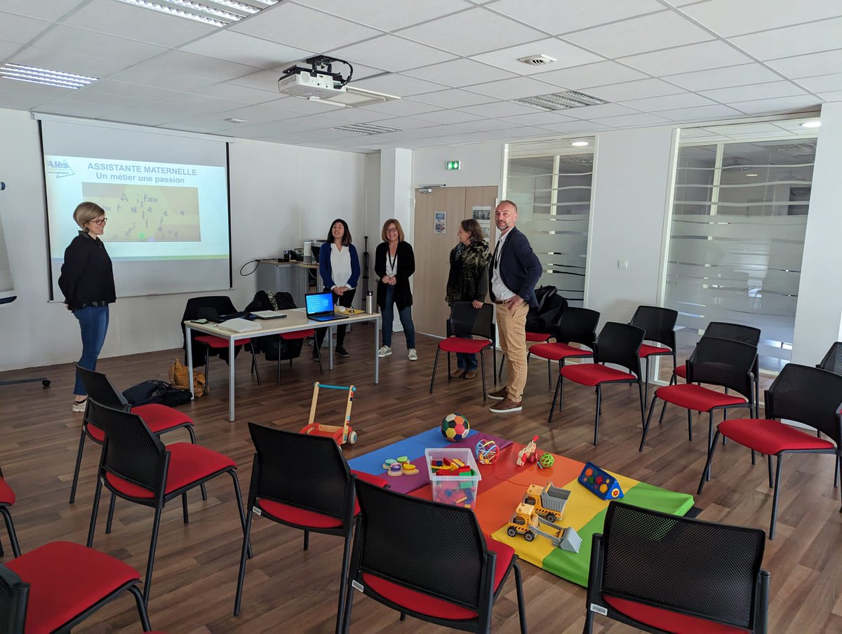 #TousMobilisés La semaine des métiers du soin et  de l'accompagnement, Pôle Emploi Alés a organisé  une  information sur le metier d assistante maternelle en partenariat avec Alés Aglo : 20 présentes,  recrutement en cours, 👏 <a href="/Valerie_Issert/">Valerie Issert</a> <a href="/LaurentPAUL_Occ/">laurent paul</a> <a href="/ep_paris/">Emmanuel PARIS</a> #Gard