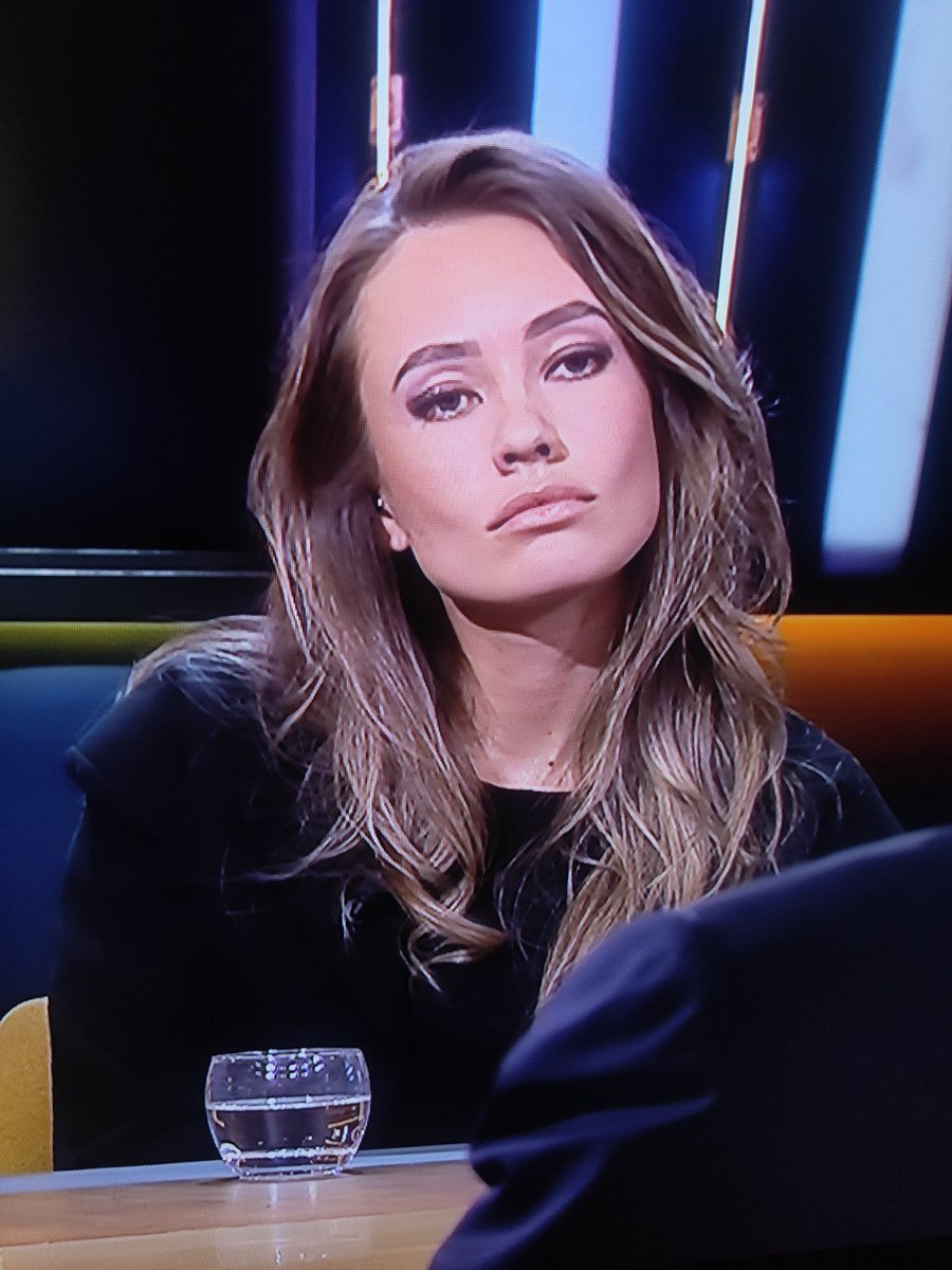 Haar naam is #JuliaMekkes #lawfluencer en strafrechtadvocaat #op1npo