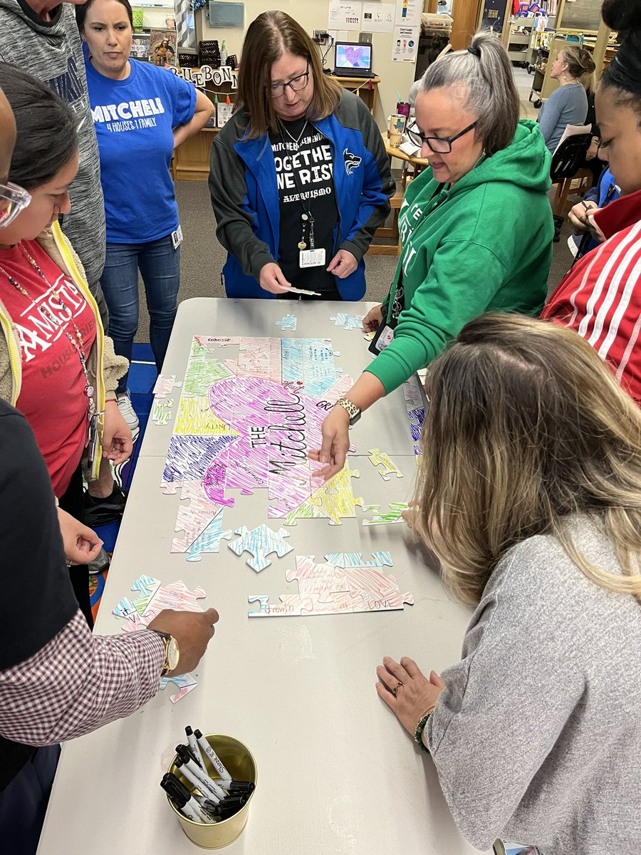descubrecon_Pri's tweet photo. Teacher work day 🧩 ❤️ @PISD_Mitchell https://t.co/nRhoMgxpPL