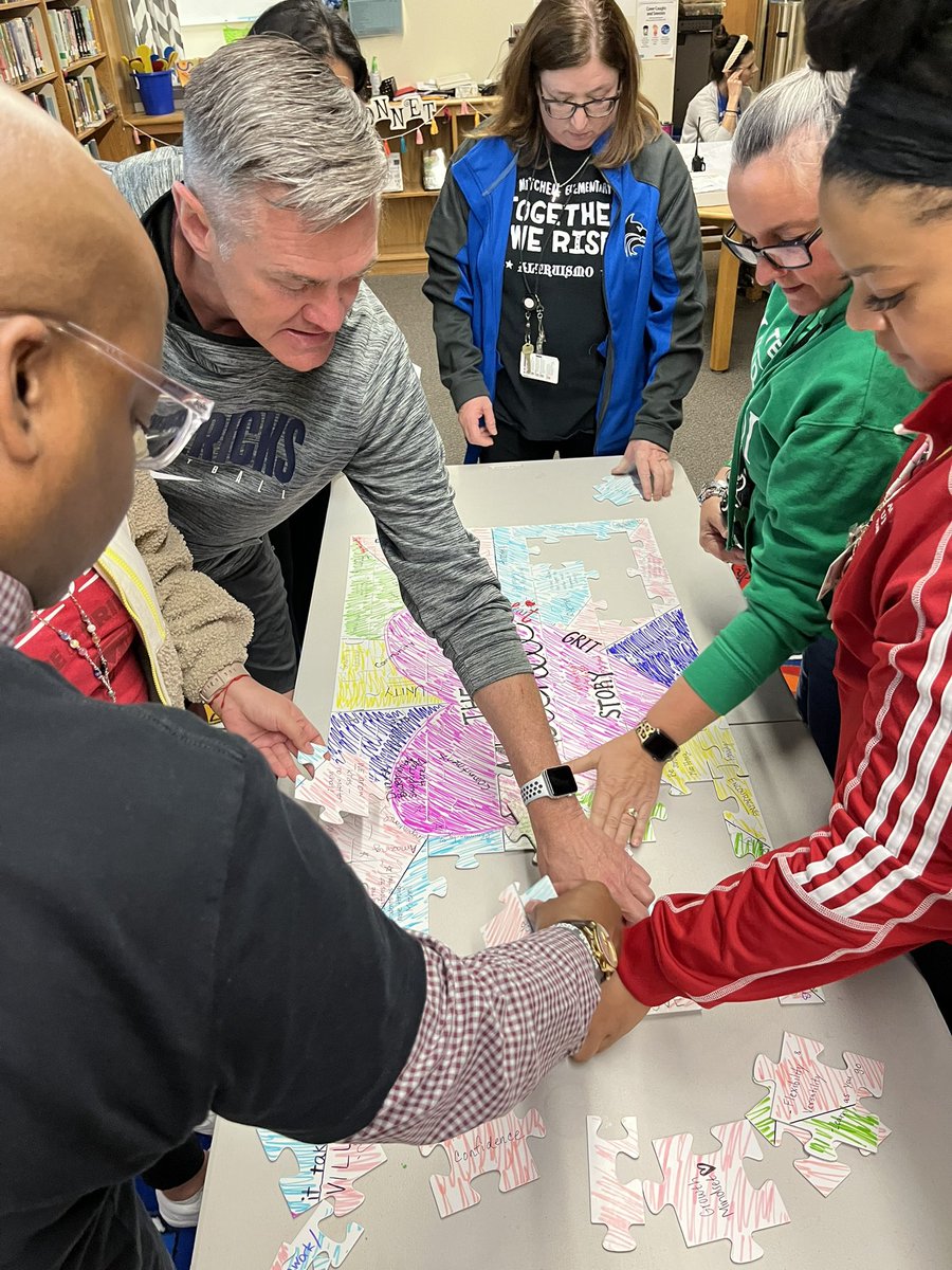 descubrecon_Pri's tweet photo. Teacher work day 🧩 ❤️ @PISD_Mitchell https://t.co/nRhoMgxpPL