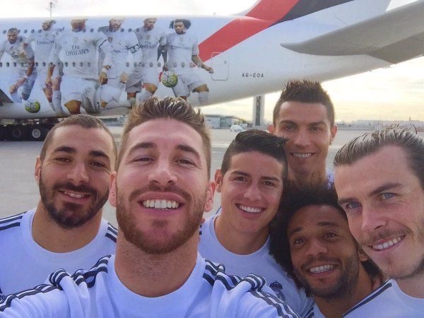 MadridXtra's tweet photo. An iconic selfie. https://t.co/cRxscIqXlV