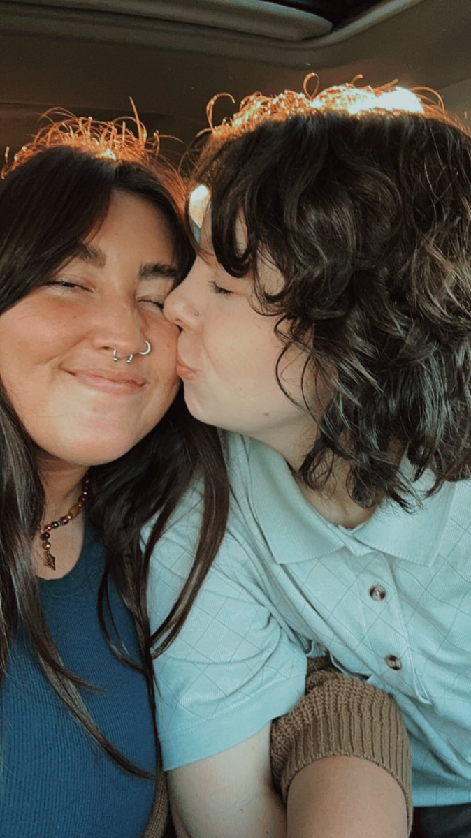 andrusllaney's tweet photo. just me and my baby being silly goofy in luv https://t.co/wZ9FJHcN0U