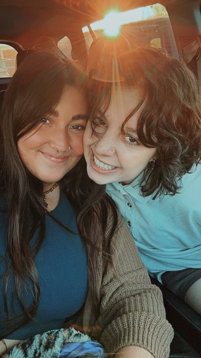 andrusllaney's tweet photo. just me and my baby being silly goofy in luv https://t.co/wZ9FJHcN0U