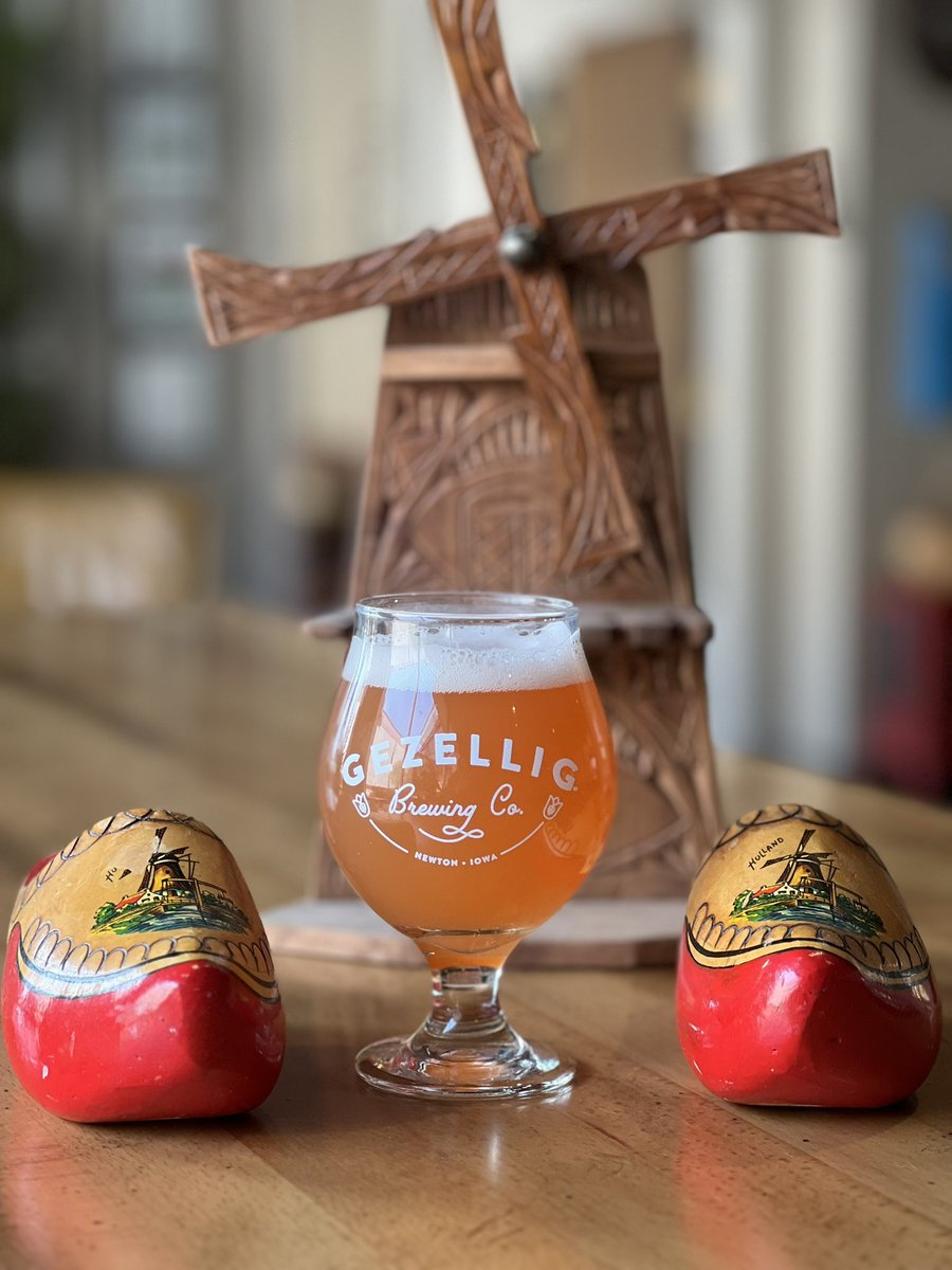 One of only two beers in the world to be brewed with tulips.  Tulip Bier is a wheat ale brewed using the petals from 172 fresh locally grown tulip petals.  A flavor of delicate floral is complimented by a yeast strain emitting slight fruity characteristics.
#pella #gezellig