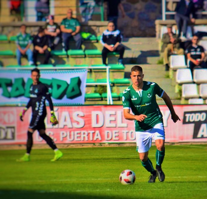 Feliz 95 aniversario <a href="/CD_Toledo/">C.D. Toledo 🦅💚⚪️</a> y afición!! 💚⚔️
Un honor haber defendido un pedazo de tanta historia! Descubrir que no es necesario nacer el Toledo para sentirte un “verdiblanco”. Por muchos años y alegrías más!