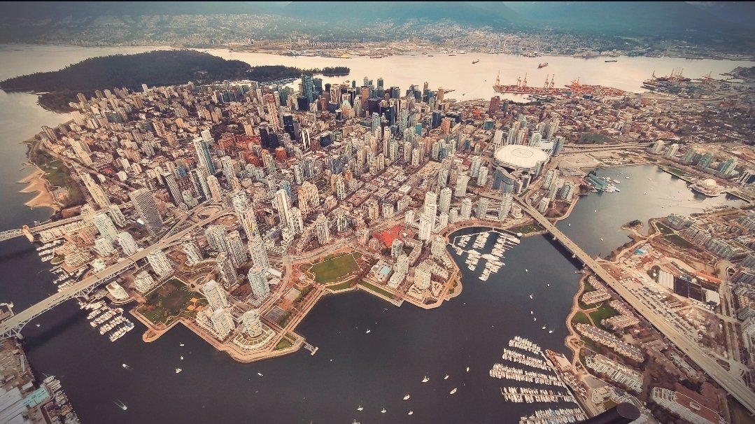 TrishJewison's tweet photo. Never gets old #Vancouver 🤩 https://t.co/u5WdEUS60z