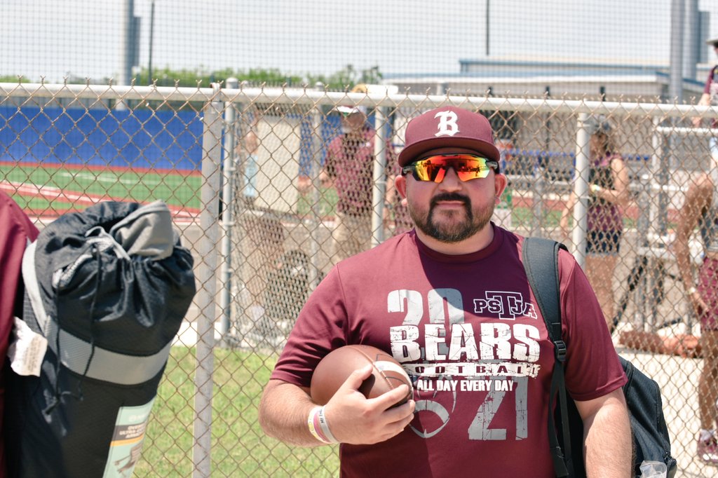 hillypat's tweet photo. PSJA Bears went undefeated this weekend with a 4-0 record at the Battle of S TX Champs 7v7 @ Port Isabel.
Thanks to Coach Vallejo for leading our boys and proud of my #11 for playing both QB and Def.
#psjabears #lovemynumber11 @PsjaFootball @PSJAAthletics @GamedayHssm https://t.co/xzGNo3FCTU