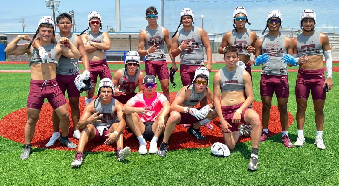 hillypat's tweet photo. PSJA Bears went undefeated this weekend with a 4-0 record at the Battle of S TX Champs 7v7 @ Port Isabel.
Thanks to Coach Vallejo for leading our boys and proud of my #11 for playing both QB and Def.
#psjabears #lovemynumber11 @PsjaFootball @PSJAAthletics @GamedayHssm https://t.co/xzGNo3FCTU