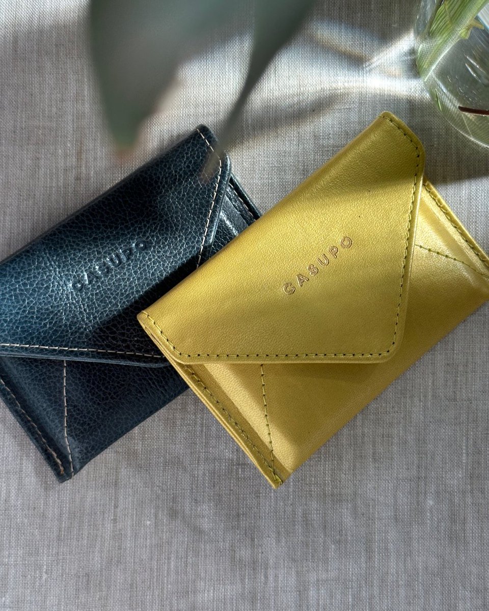 CasupoShop's tweet image. Bringing spring to your pocket! New yellow and green leather envelope wallets now available online. Refresh your wallet and gift your card and cash a new home. Made with repurposed leathers in Los Angeles. 
Fits 20 cards and cash. 

#yellow #funleather #funcolors #minimalist #wal