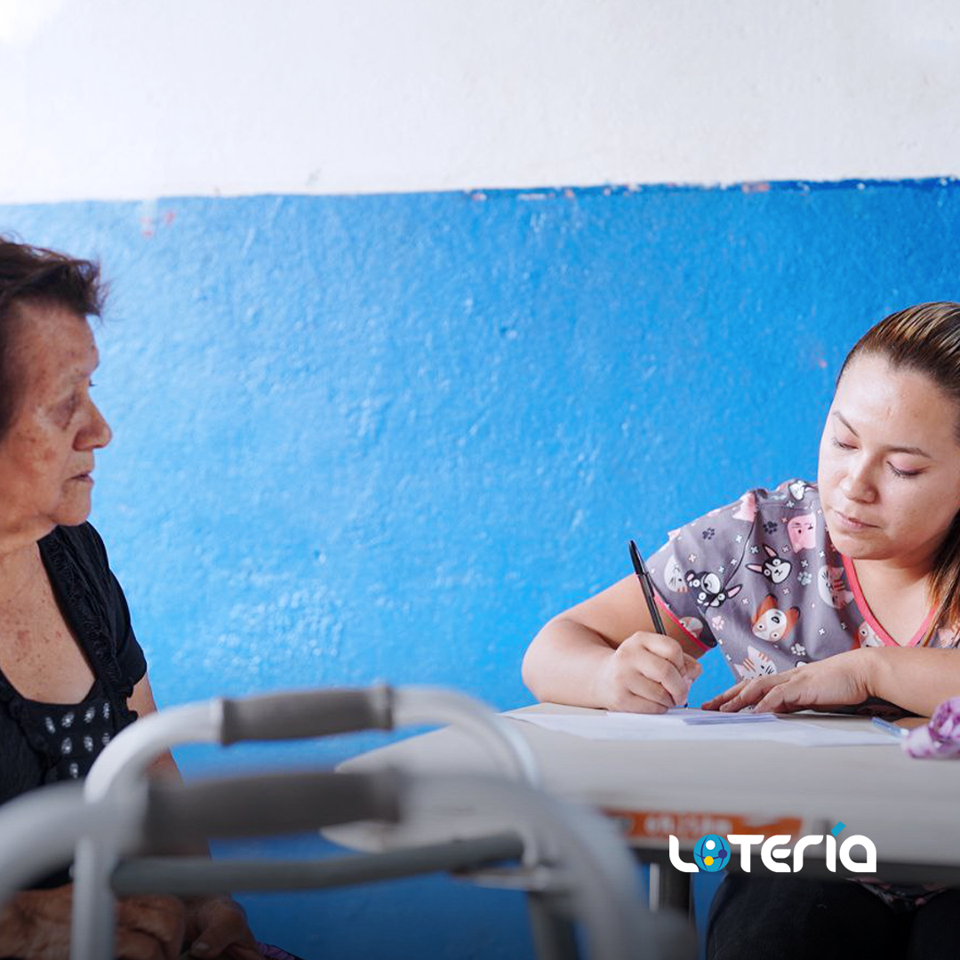 loteriasv's tweet photo. ¡Probar suerte ayuda a otros! Cuando compras nuestros productos #LOTRA #LOTIN y #DALE, tienes la oportunidad de ganar y también de ayudar a mejorar la vida de muchos salvadoreños. https://t.co/4Ki9GgJ2td