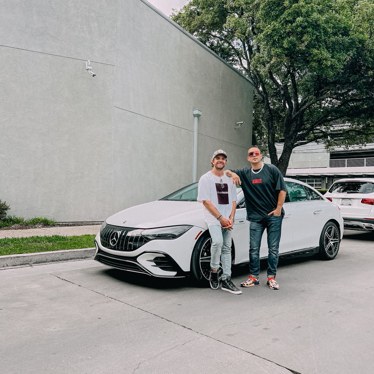MercedesBenzATX's tweet photo. @DaniClos_Oficial and @JucaViapri came by last week to checkout the Mercedes-AMG EQE! Thanks for stopping in, gentlemen!
-
-
-
#mercedesbenz #mercedesamg #mercedesEQE #mercedesEQS #daniclos #juca #jucaviapri #motogp #COTA #F1 #Formula1 #AMGEQE https://t.co/2UmEw1F9ih
