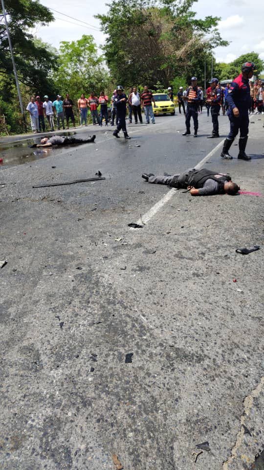 InforTvenezuela's tweet photo. Grave accidente de tránsito en El Topo,estado Cojedes dejo un saldo de 2 muertos y 4 heridos.
Una Gandola que provenía de la planta Yagua en el edo Carabobo y un vehículo de transporte de valores de la Empresa Viseteca,aún se desconocen los nombres de los fallecidos y heridos. https://t.co/UVpOdYZ2jb