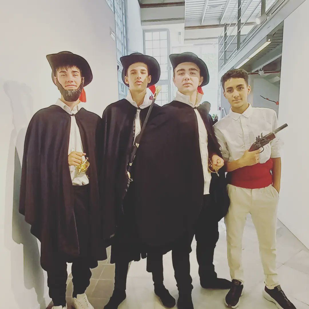 Albenizprojects's tweet photo. 》》Certamen de Teatro Escolar, talleres de #Robótica , lectura del Quijote para celebrar el #DiaDelLibro o algunos mensajes por el pasado #DiaDeLaTierra ¡Menudo lunes! ☆☆☆☆ https://t.co/8W5SNjCNAy