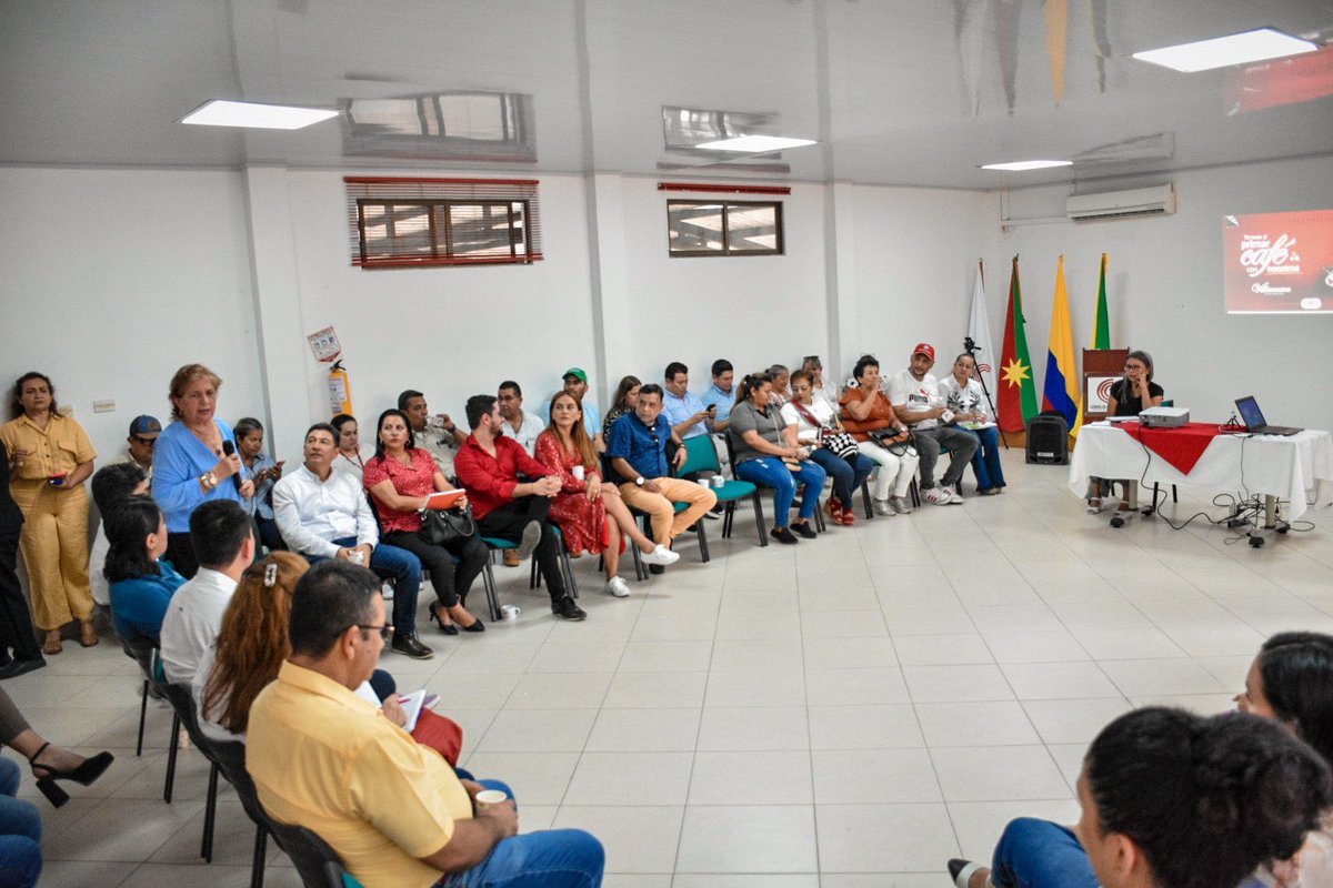 CCCASANARE's tweet photo. #Hoy, empresarios y comerciantes de #Villanueva aceptaron la invitación a nuestro #CaféEmpresarial, 🤝 ☕ ejercicio que nos permite contar la gestión y escuchar 🗣 de primera mano las necesidades más apremiantes del sector comercial y empresarial. https://t.co/LTuqkhwbAv