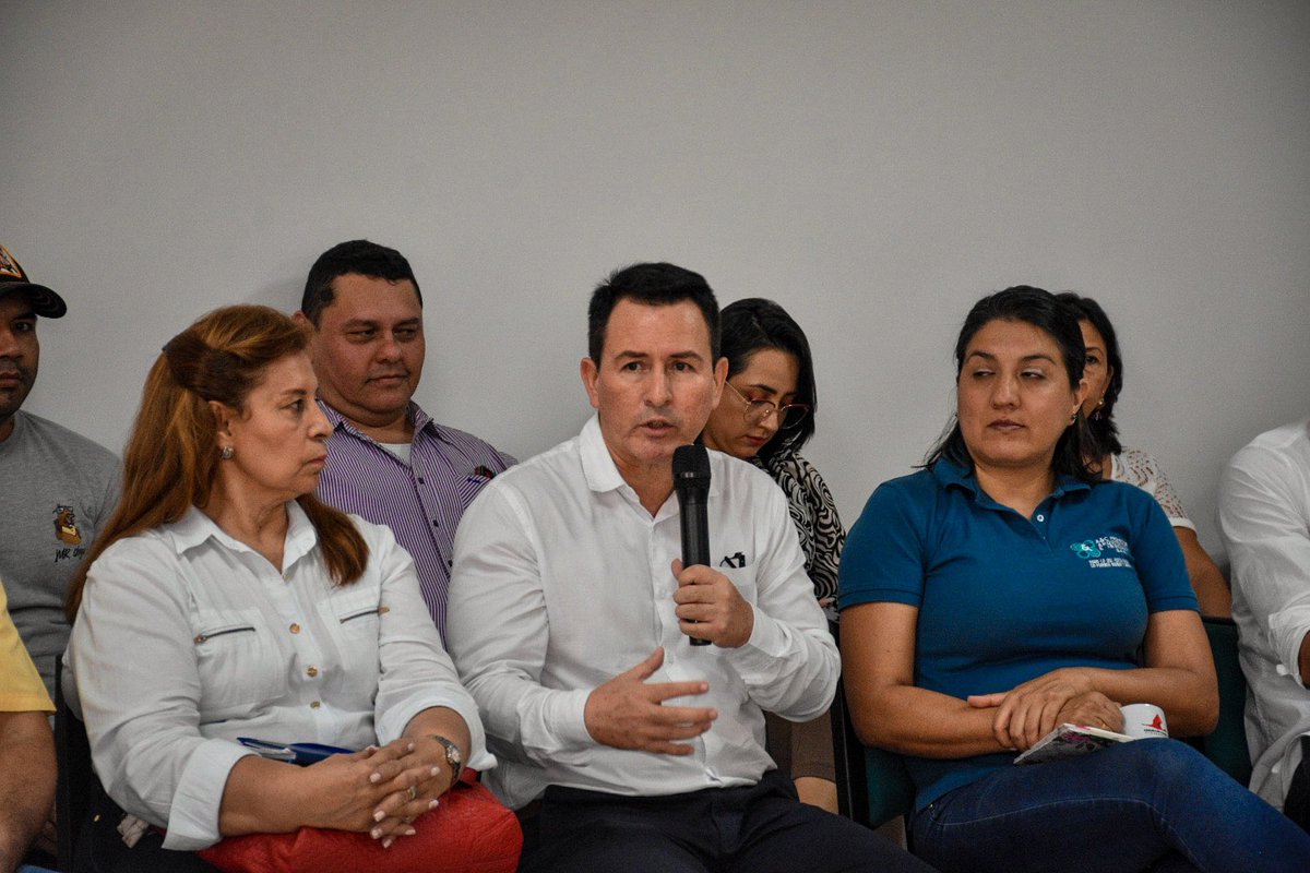 CCCASANARE's tweet photo. #Hoy, empresarios y comerciantes de #Villanueva aceptaron la invitación a nuestro #CaféEmpresarial, 🤝 ☕ ejercicio que nos permite contar la gestión y escuchar 🗣 de primera mano las necesidades más apremiantes del sector comercial y empresarial. https://t.co/LTuqkhwbAv