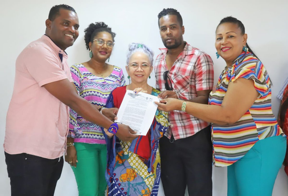 seceducacionctg's tweet photo. ❇️ La Institución Educativa de La Boquilla se convirtió en la tercera de Cartagena certificada como 👦🏽👧🏽 📚etnoeducativa, lo que le permitirá definir proyectos comunitarios y acceder a recursos del 🤝gobierno central y del ámbito internacional para su financiación. https://t.co/zfxQSB8ddf