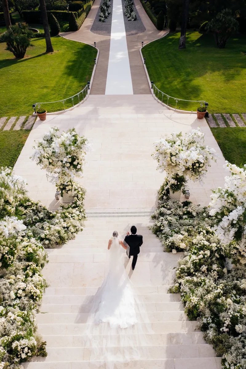CoutureIsBeyond's tweet photo. Inside Sofia Richie and Elliot Grainge’s wedding in the South of France https://t.co/Kh2ZNrz2Yr