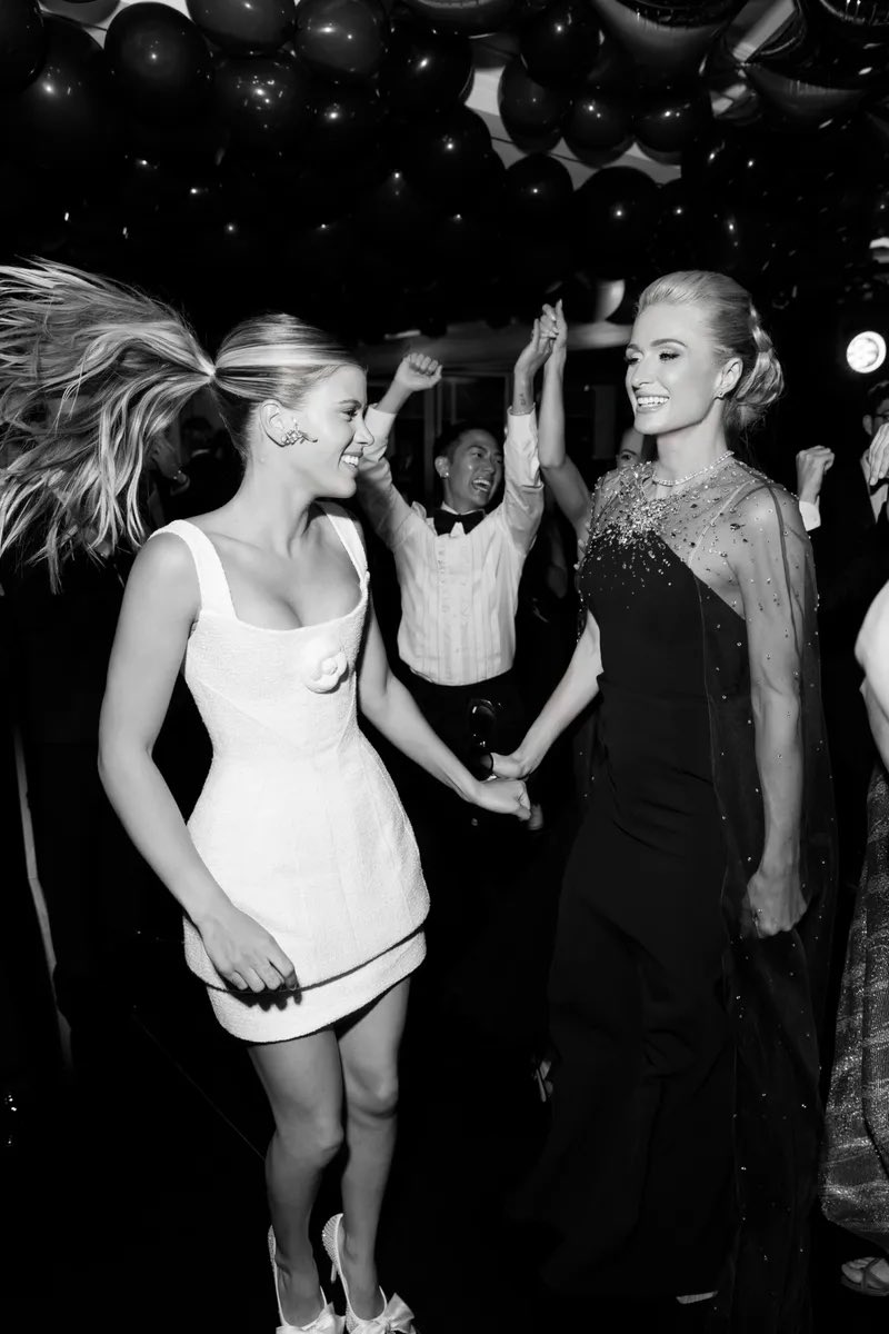 CoutureIsBeyond's tweet photo. Inside Sofia Richie and Elliot Grainge’s wedding in the South of France https://t.co/Kh2ZNrz2Yr
