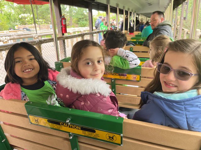 More zoo fun <a href="/Creeksidetweet/">Creekside ECS</a> #WEareLakota #NeedToSucceedCECS