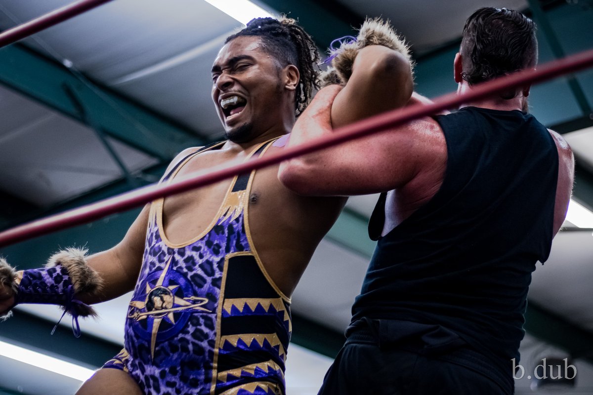 EMERGEWrestling's tweet photo. 📸 Highlights from @TheParagon23 vs. @Jordan_Kage (c) for the OUTBREAK Championship at #E68! Don't miss #EMERGE69: WGACA on SATURDAY May 13! Tickets ➡️ https://t.co/aTH2zgWew5
📷 Shoutout to @b_dubphoto for the amazing pics! https://t.co/Sd29TswR5O