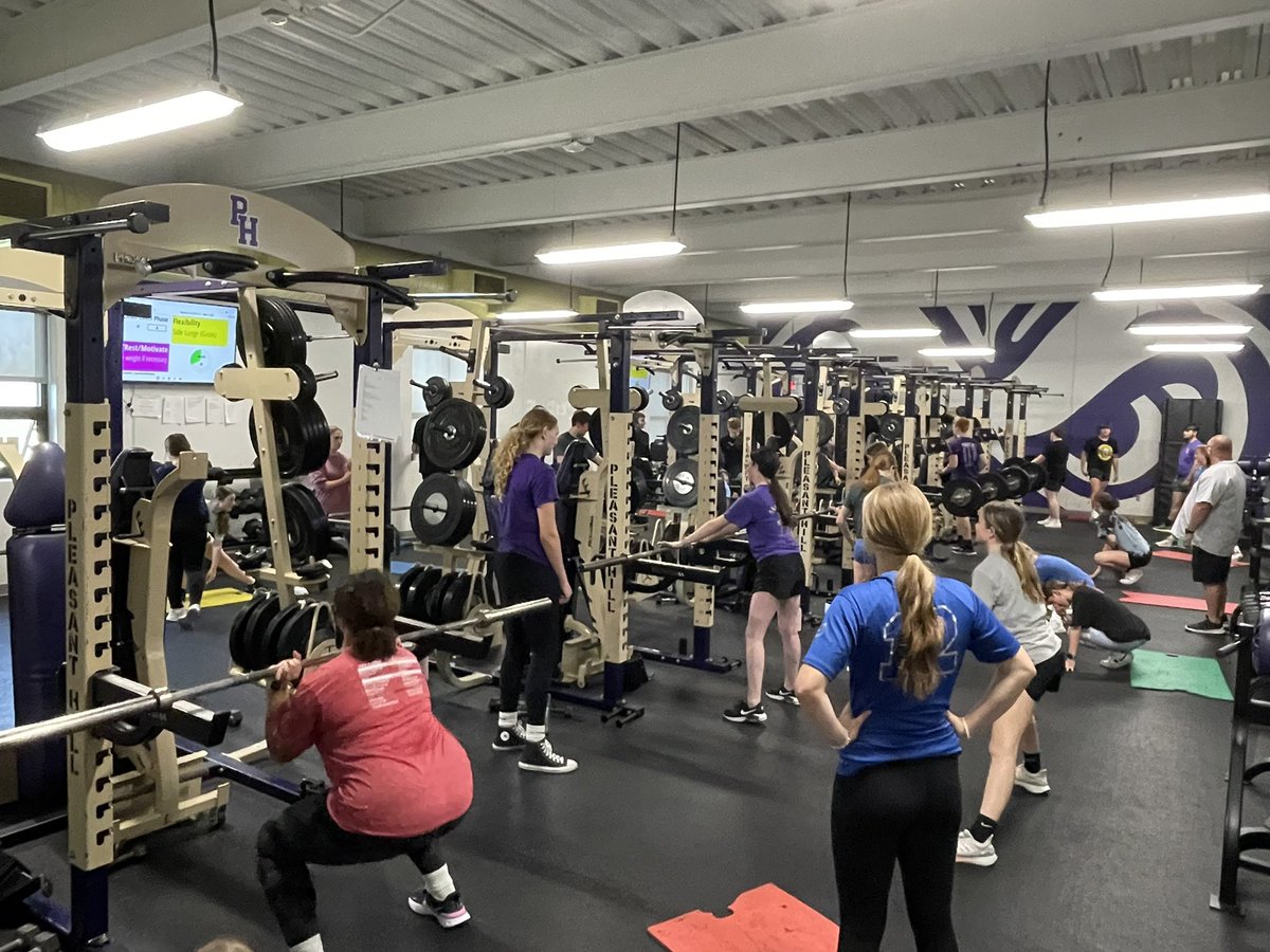 PHHS_hamsammich's tweet photo. 40+ male/female athletes putting in the work to get better for next year at off-season workouts.  More work to be done, but proud of them all so far.  #riseup https://t.co/guQDduzT3T
