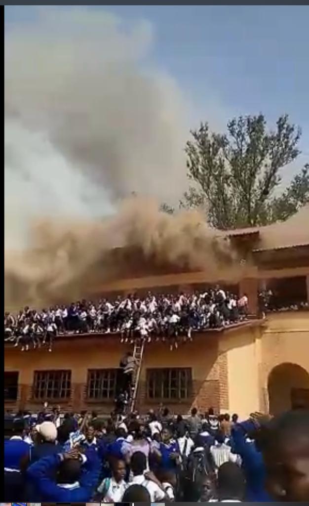 Nos pensées, prières  et compassion à l'endroit des victimes de l'incendie du lycée Mwanga de Kolwezi.   
Une nouvelle interpellation qui nous invite à penser politique autrement.