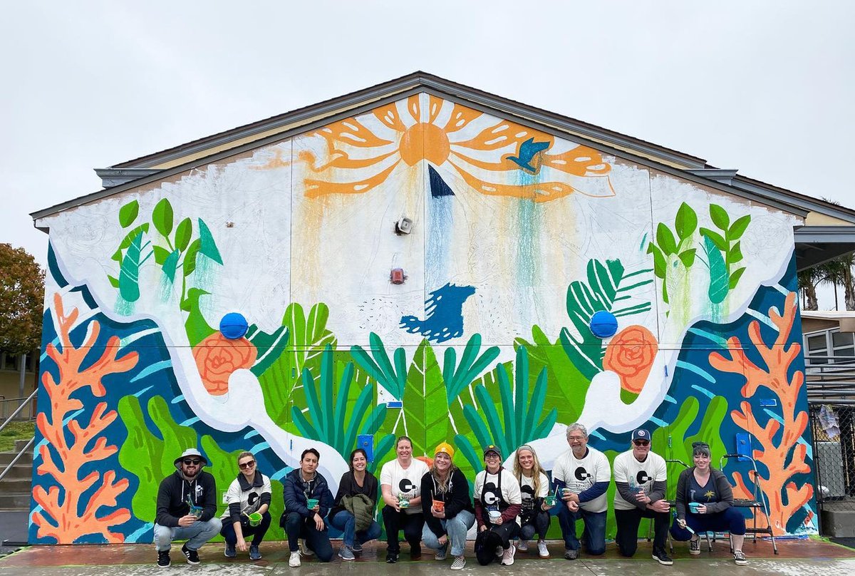 We love seeing the community come together! 😍 @ArtReachSD recently had a community paint day with volunteers from Gensler San Diego 🎨 Check out their gorgeous mural! 🖌