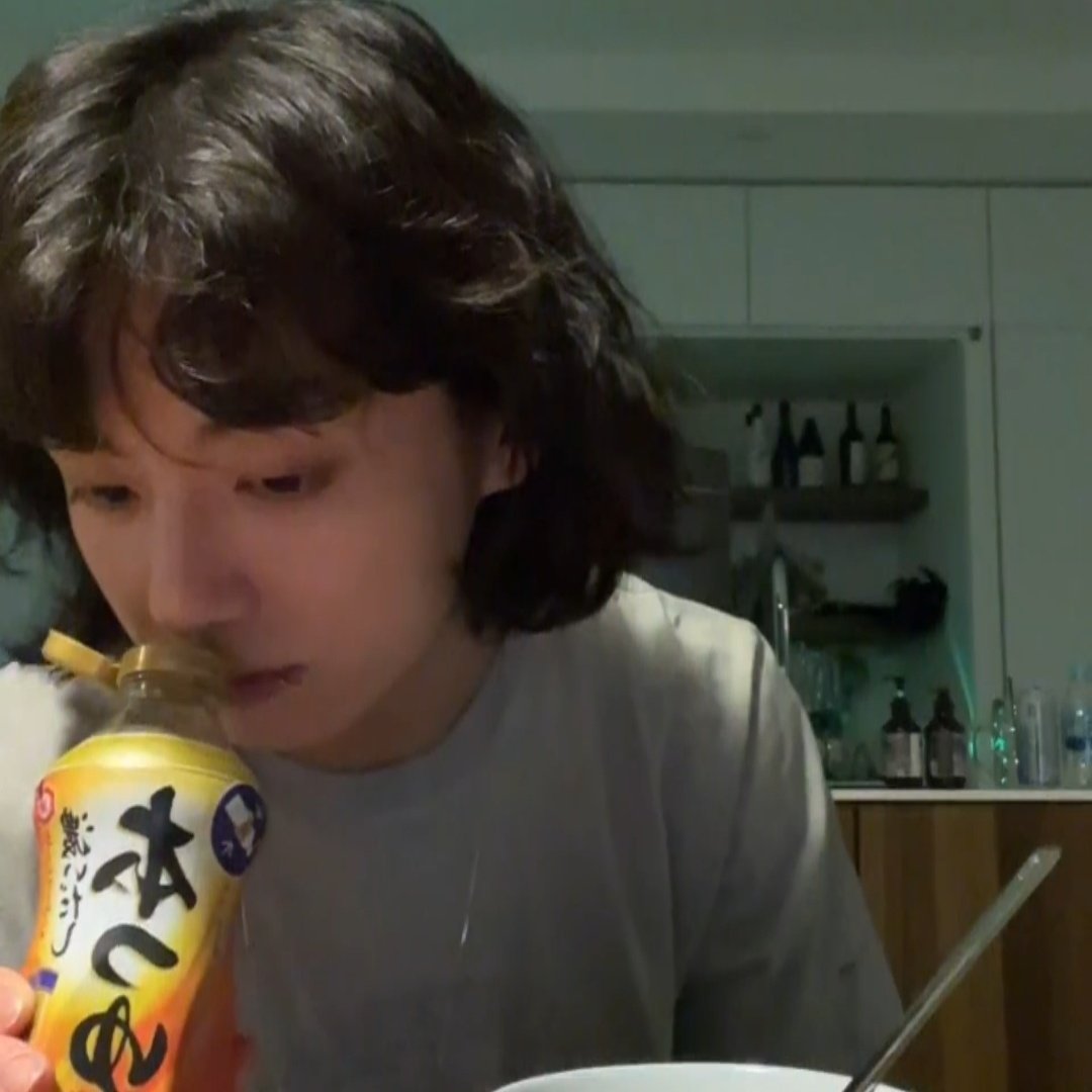 the fact that he decided from the smell alone that he shouldn't add anything else to his sauce. dare i say korean gordon ramsay?? https://t.co/6LxKjKu9My