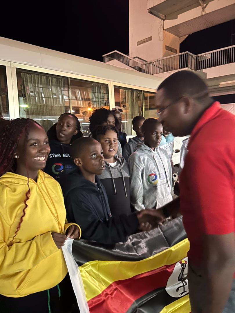 RugyendoQuotes's tweet image. #TeamUganda kids from @YoungEngneersUG are on their way to Dallas where they are pitted agst 50 ctries, &amp;amp; these @SecBlinken-inspired kids from Vietnam at #Vexworlds Robotics Championship. Tx Entebbe Mayor @FabriceRulinda for flagging off ours! @RebeccaKadagaUG @DrMusenero #STEM