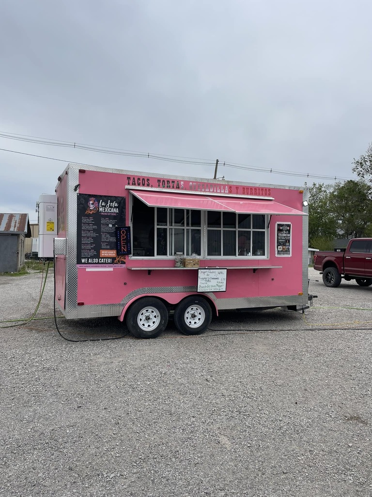 kitskorner_com's tweet photo. Stopped in McPherson Kansas… we came here 13 years ago for the first time with Mark and we’ve been together ever since.. https://t.co/49chuo6rca https://t.co/74D5pt19jZ