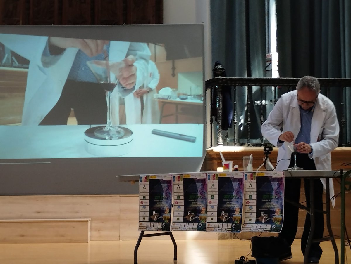 Muchas gracias, Jose Antonio Murillo Pulgarin por su fantástica charla "La extraordinaria química de las cosas ordinarias"

Nos vemos mañana martes en #LaCentral. A las 10.00h, acto inaugural de las jornadas y los diferentes talleres hasta las 19.00h. ¡Os esperamos!