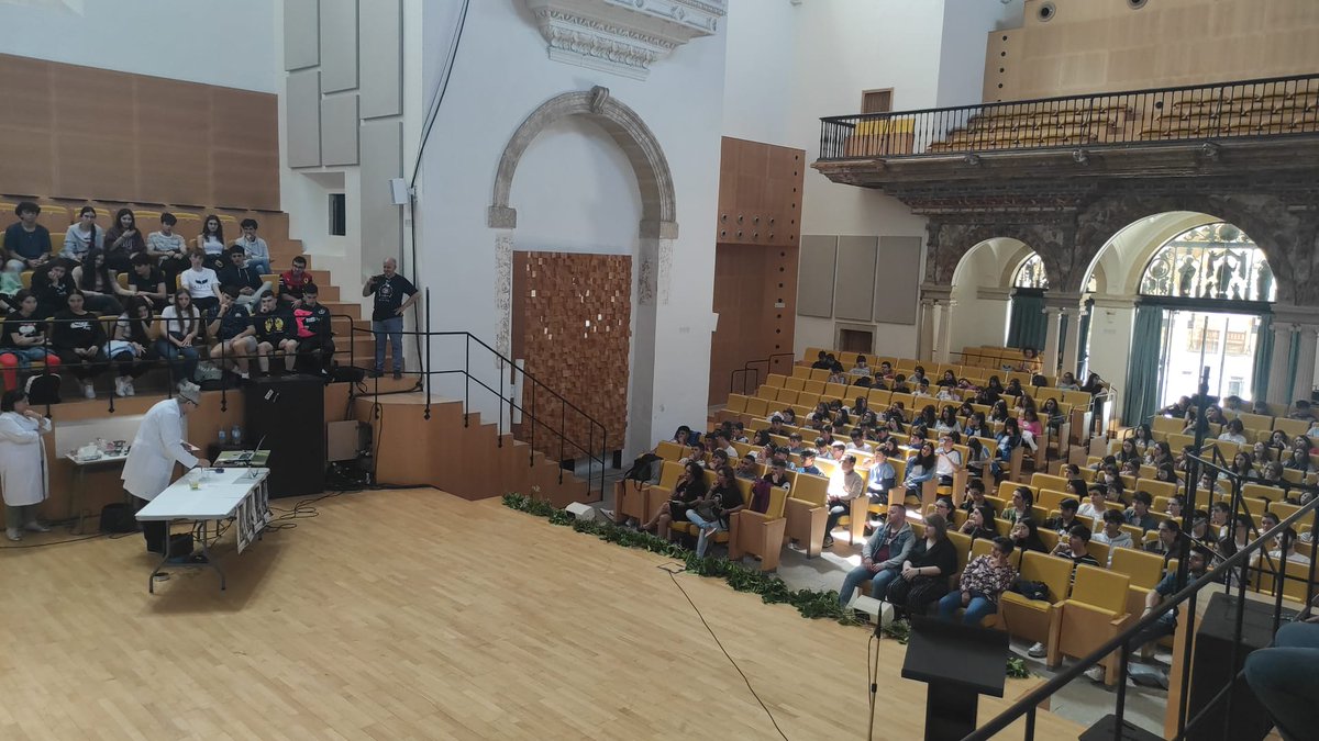 jjccparatodos's tweet photo. Muchas gracias, Jose Antonio Murillo Pulgarin por su fantástica charla "La extraordinaria química de las cosas ordinarias"

Nos vemos mañana martes en #LaCentral. A las 10.00h, acto inaugural de las jornadas y los diferentes talleres hasta las 19.00h. ¡Os esperamos! https://t.co/IjfWf0HKuM