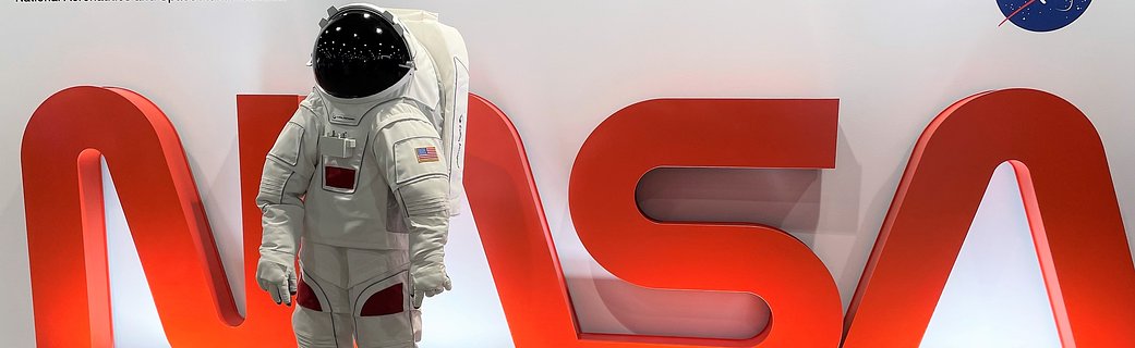 A next-generation spacesuit by @CollinsAero will advance NASA’s spacewalking capabilities at the @Space_Station. The spacesuit is designed to be easier to maintain and use life support components such as oxygen supply and carbon dioxide scrubbing. Learn more:…