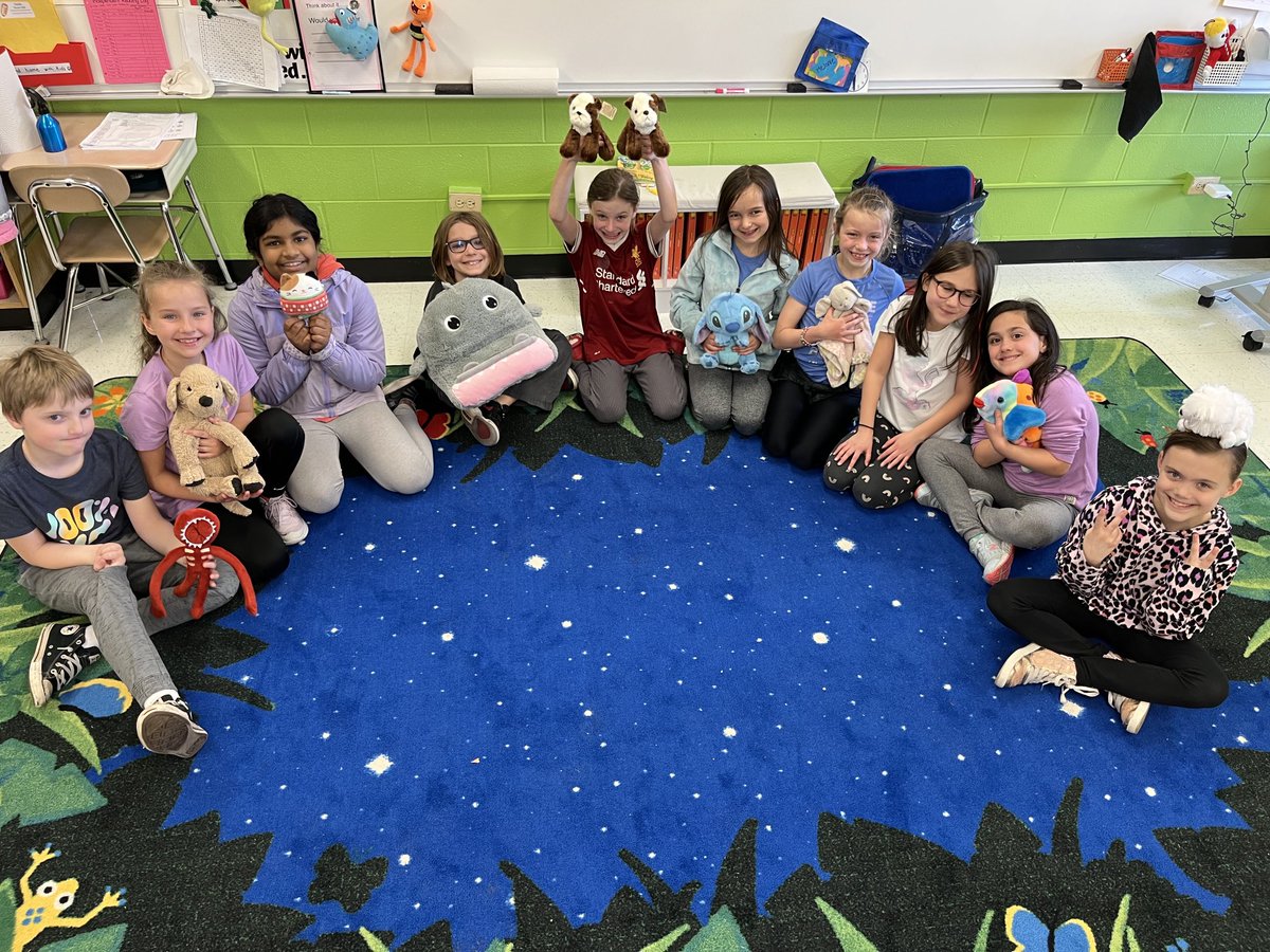 MrsSabath's tweet photo. Redeeming our well earned Bulldog Bucks for Stuffed Animal Day is definitely worth it! #rosspride @D23ross #proud2bd23 https://t.co/fkEANh5Az0