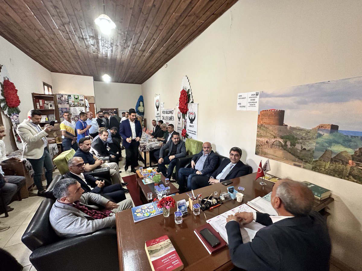 toroslaradeva's tweet photo. CHP 3. Sıra Millet Vekili Adayımız Sn. Mehmet Emin Ekmen ve Teşkilatlarımızla Mersin Zaza Dil Kültür ve Tarih Derneğine Bayramlaşma ziyaretinde bulunduk. Dernek Başkanı Sn.Cuma Karaağaç ve yönetimine nazik misafirperverlikleri için teşekkür ederiz. #ÇalışanTürkiyeninSesi #sanasöz https://t.co/iLQ334G72v